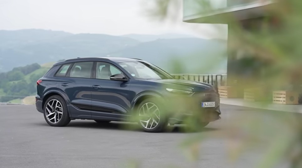 Audi Q6 e-tron Electric Car motor power battery power top speed range and all specification feature price with latest launching update 2025 2026 :-